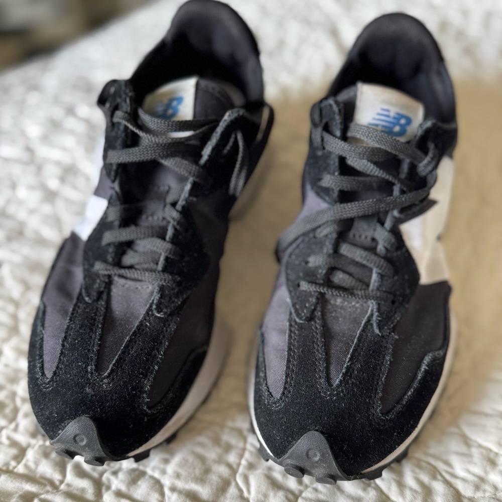 New Balance 327 black - size 8 1/2 women’s